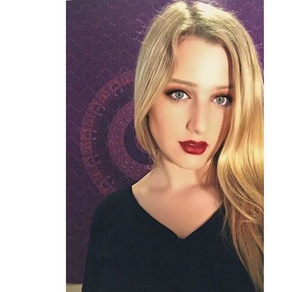 Meet your Posher, Gabby - Picture 1 of 1